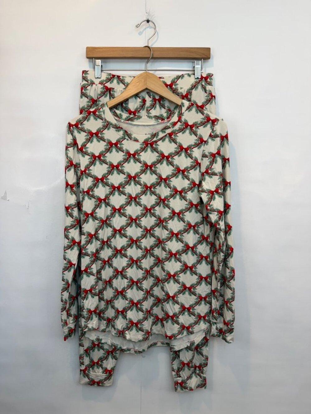Kyte Christmas Holly Pine Bow Print Pajama Set Size Medium/Large Long Sleeve - Picture 1 of 4